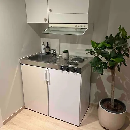 Apartment Liten Koselig Hybelleilighet For 1 Til 2 Personer - Sentral Beliggenhet Og Gunstig Pris *