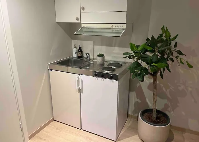 Appartamento Liten Koselig Hybelleilighet For 1 Til 2 Personer - Sentral Beliggenhet Og Gunstig Pris *
