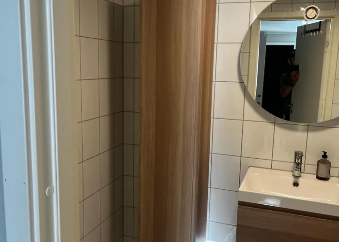 Liten Koselig Hybelleilighet For 1 Til 2 Personer - Sentral Beliggenhet Og Gunstig Pris 트롬쇠